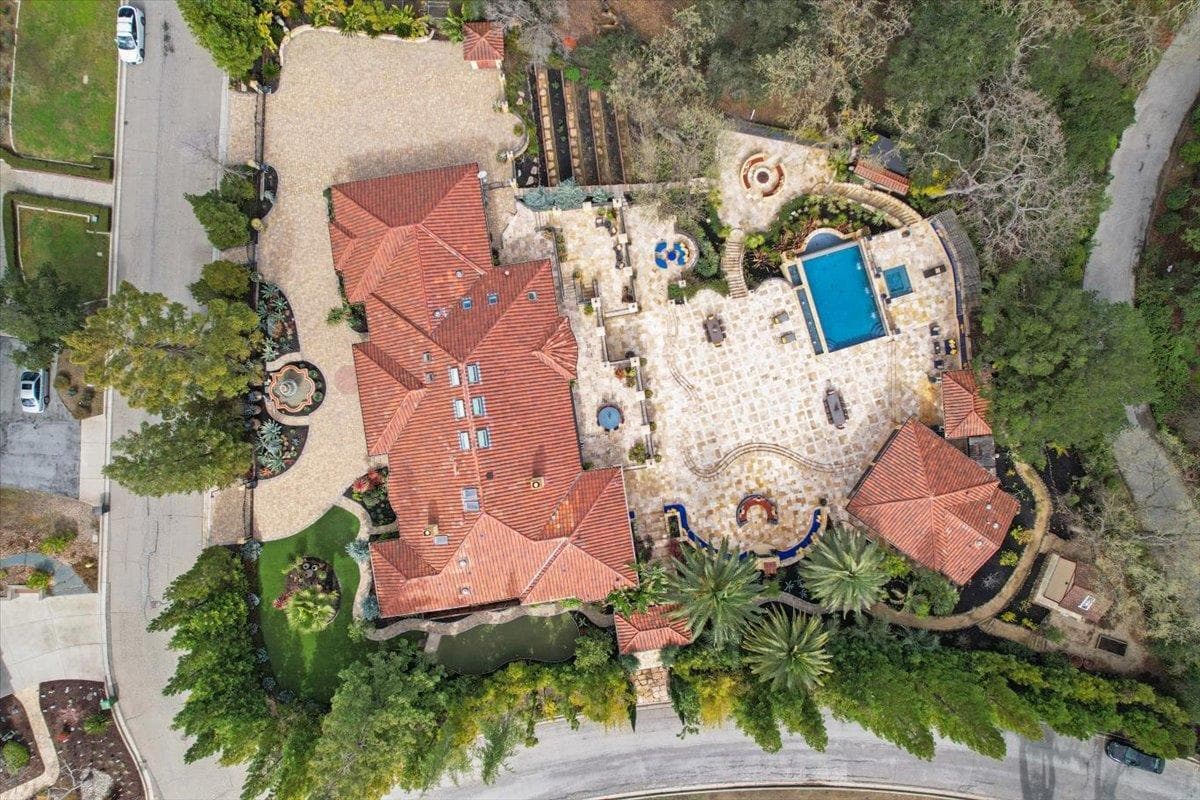 Exclusivity Meets Full-Service Ease