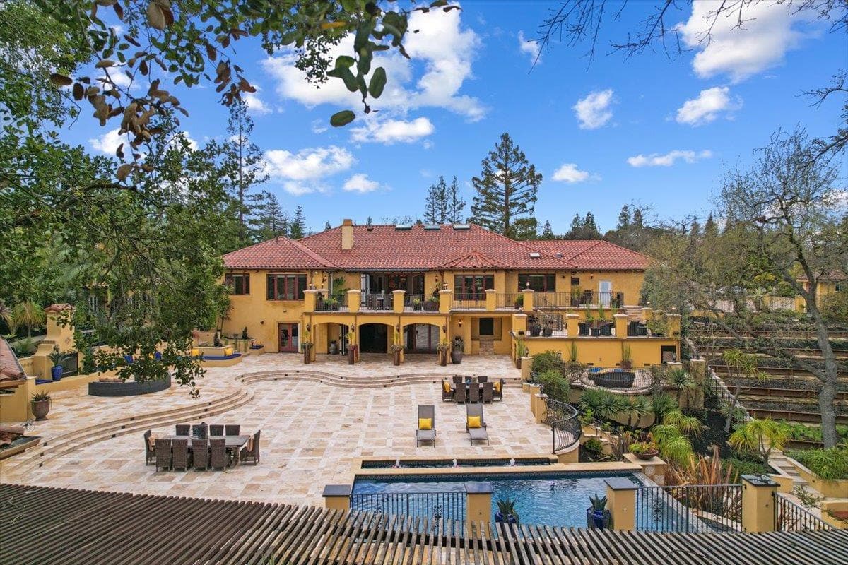 Spanish Mediterranean style venue with paved courtyard